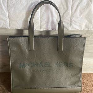 gorgeous pre-loved MK. Olive Green pebbled. Large. Only used for a month